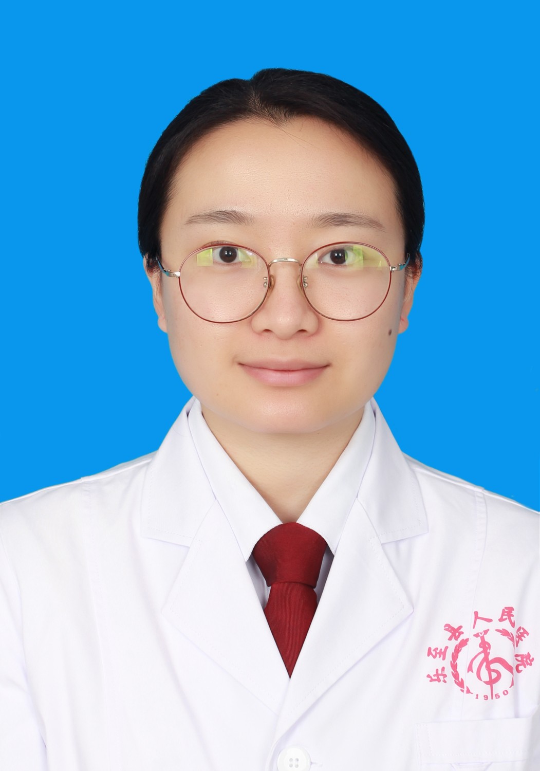 何月.职称：医师.专业：儿科 (2).JPG