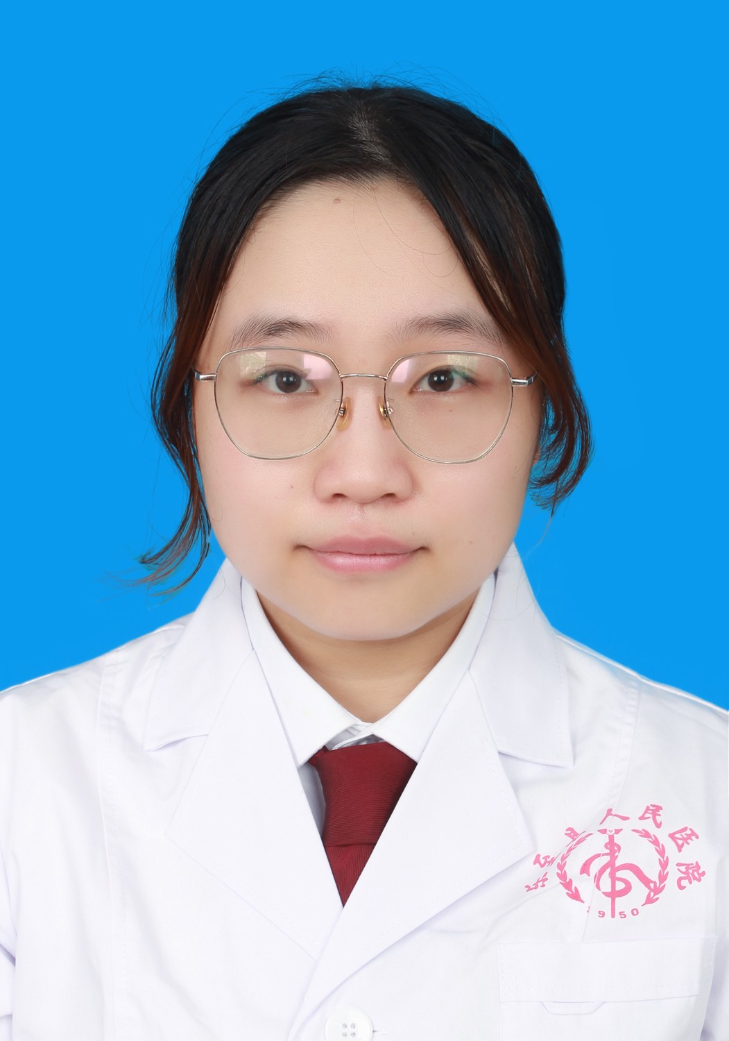 覃茜 职称：医师专业：心血管内科(2).JPG